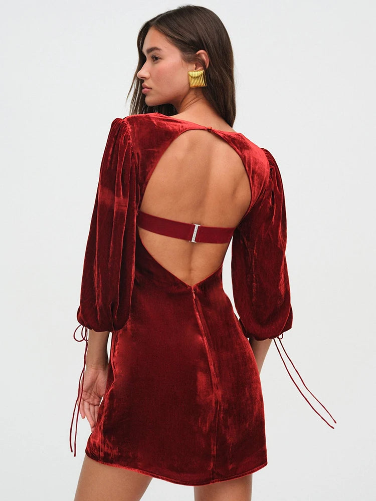 Vestido Mini de Veludo Vermelho Sem Costas