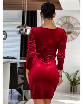 Vestido Vermelho Envoltório com Decote V Profundo