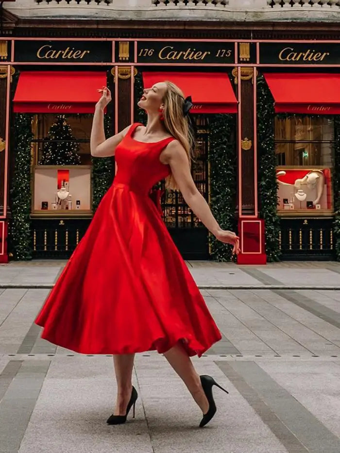 Vestido Vermelho Elegante com Laço Duplo